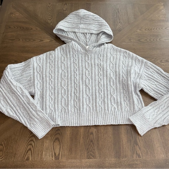 ALO Yoga Cable Knit Winter Bliss Cropped Hoodie Long Sleeve Gray - Picture 3 of 5